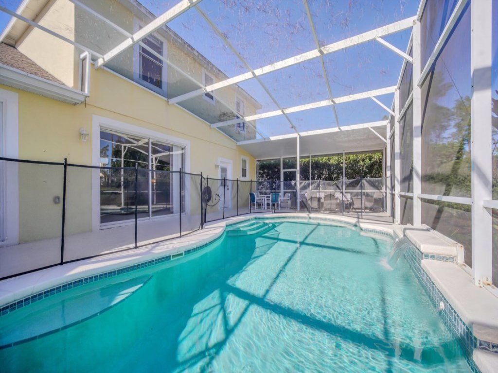 Spacious 7-bedroom villa with stunning golf course Vacation Rental in Davenport - RedAwning