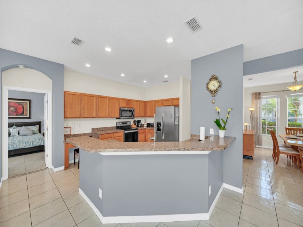 Spacious 7-bedroom villa with stunning golf course Vacation Rental in Davenport - RedAwning