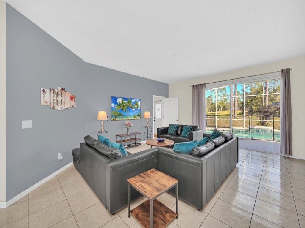 Spacious 7-bedroom villa with stunning golf course Vacation Rental in Davenport - RedAwning