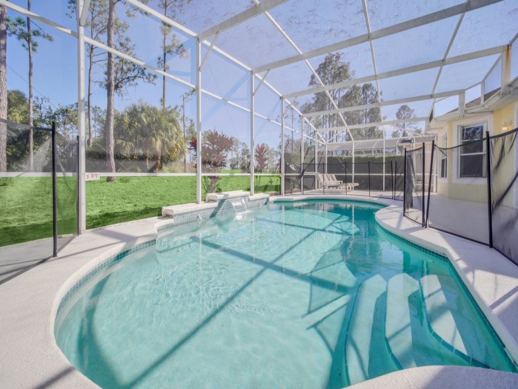 Spacious 7-bedroom villa with stunning golf course Vacation Rental in Davenport - RedAwning