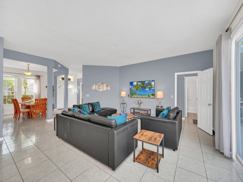 Spacious 7-bedroom villa with stunning golf course Vacation Rental in Davenport - RedAwning