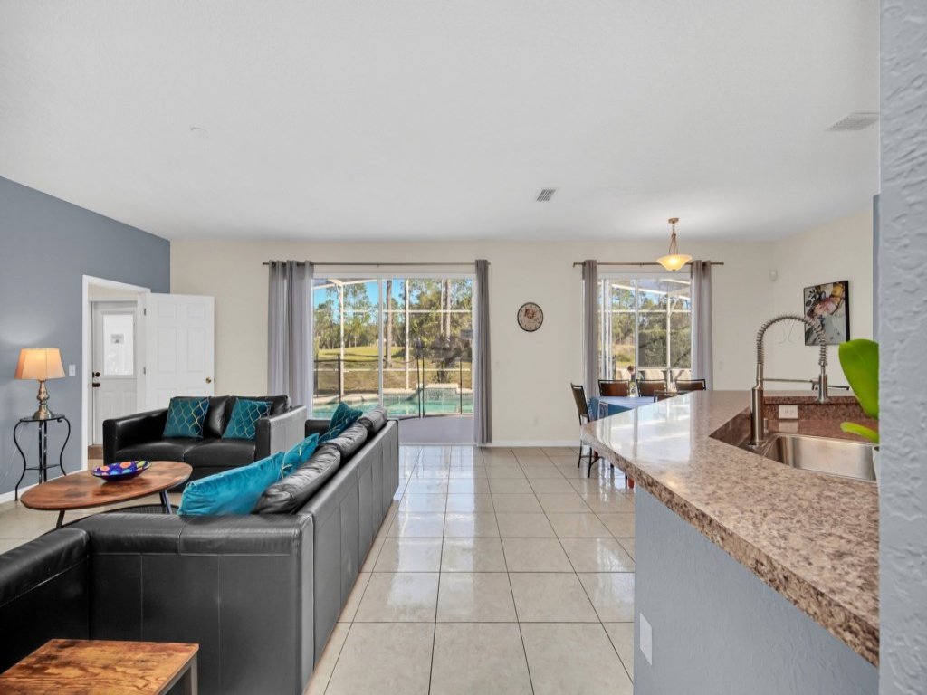 Spacious 7-bedroom villa with stunning golf course Vacation Rental in Davenport - RedAwning