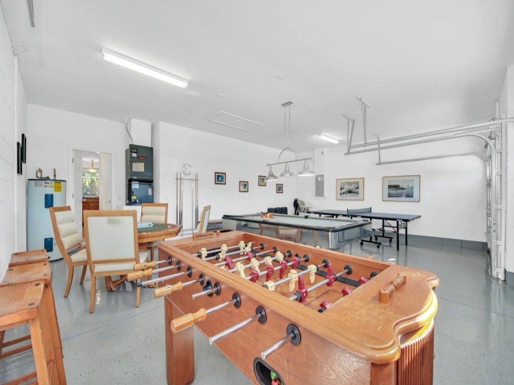 Spacious 7-bedroom villa with stunning golf course Vacation Rental in Davenport - RedAwning