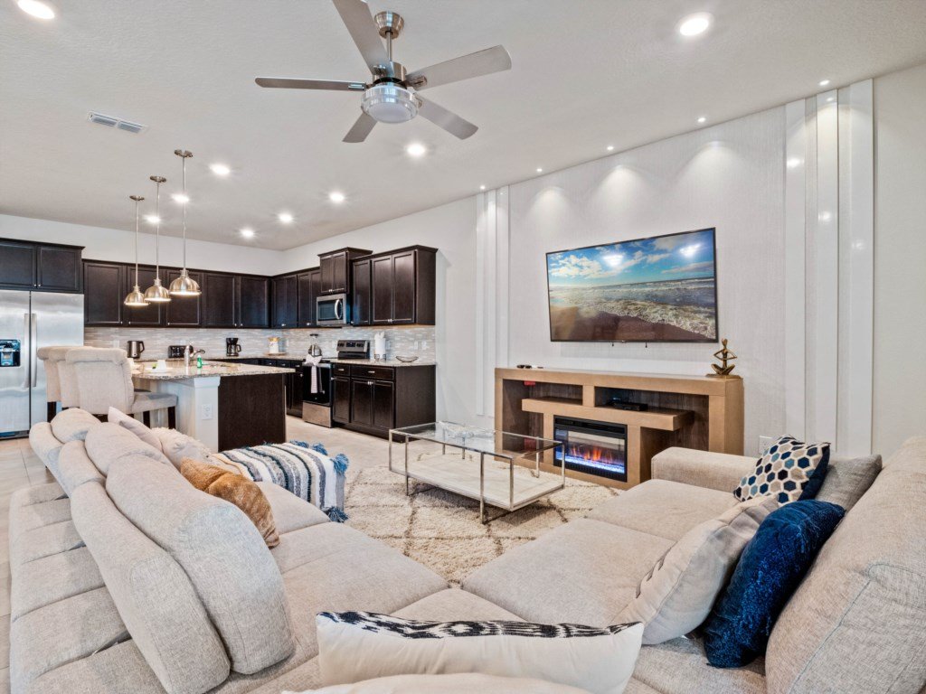 Family Fun Pool Table, Private Pool, Spa Vacation Rental in Davenport - RedAwning