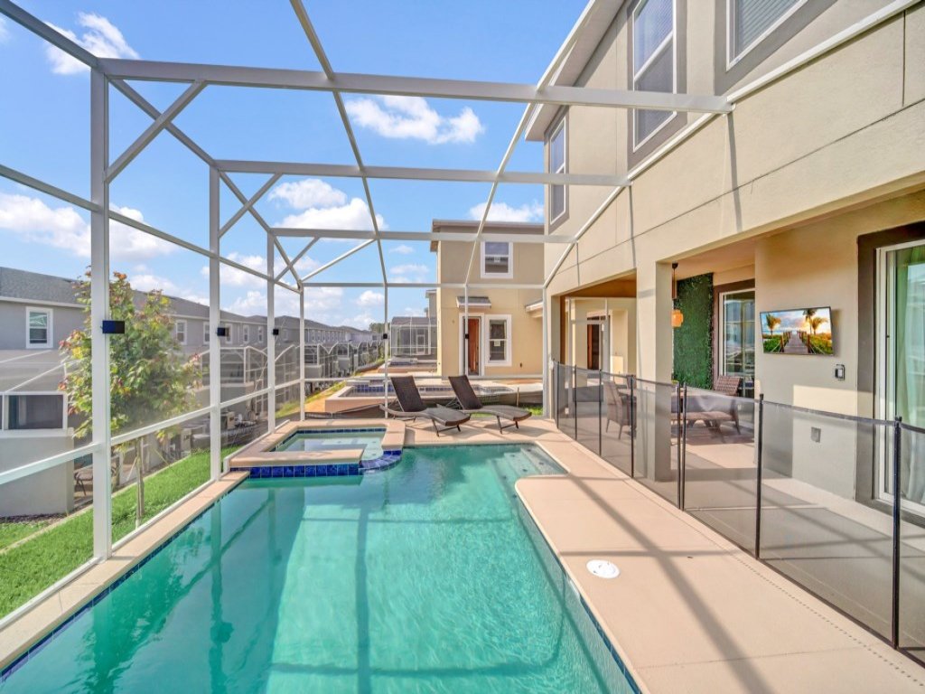 Amazing 6 Bedroom Villa 1117 Kingsbarn Vacation Rental in Davenport - RedAwning