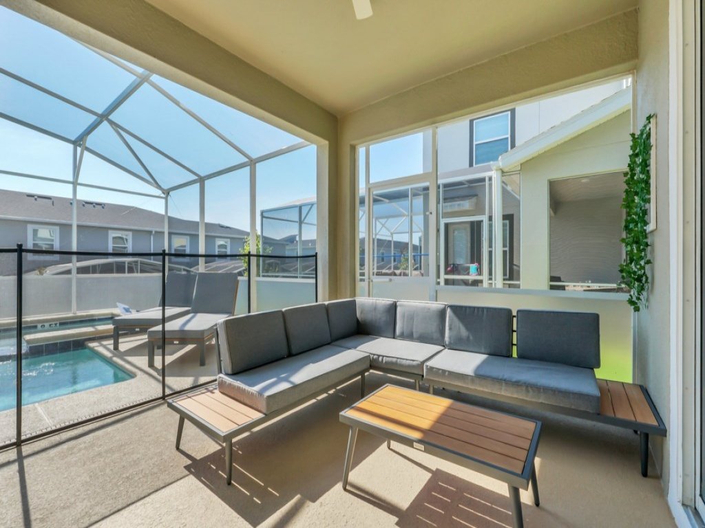 1135Kings Vacation Rental in Davenport - RedAwning