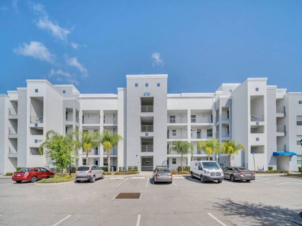 4741Clock Unit208 Vacation Rental in Kissimmee - RedAwning