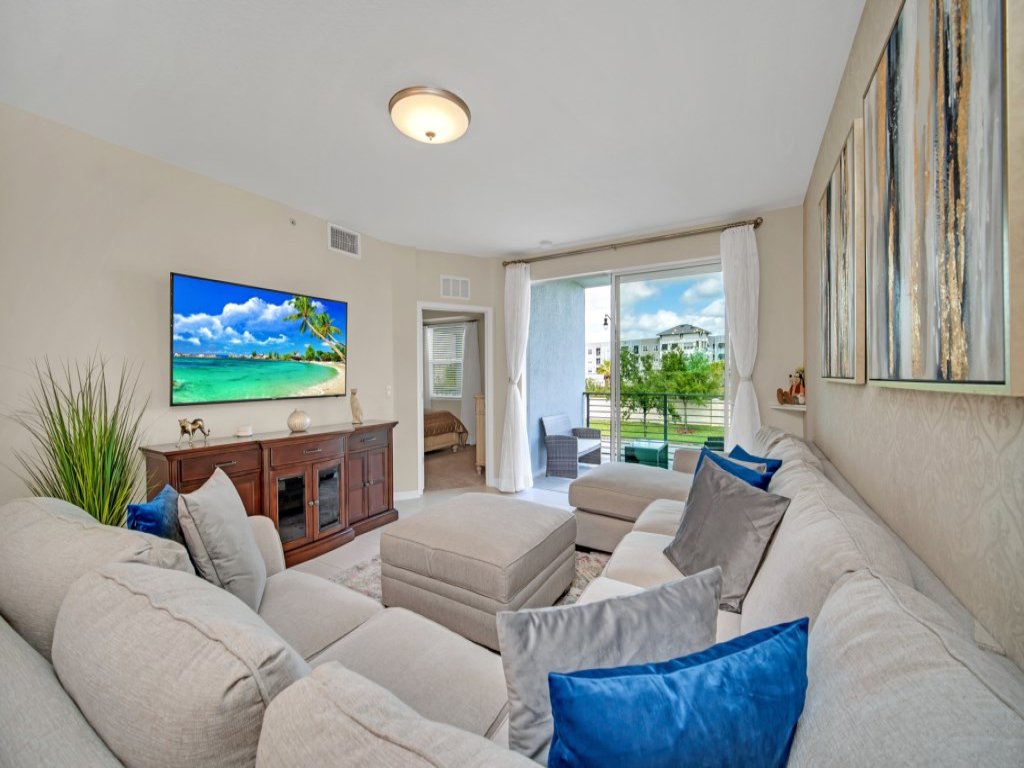4741Clock Unit208 Vacation Rental in Kissimmee - RedAwning