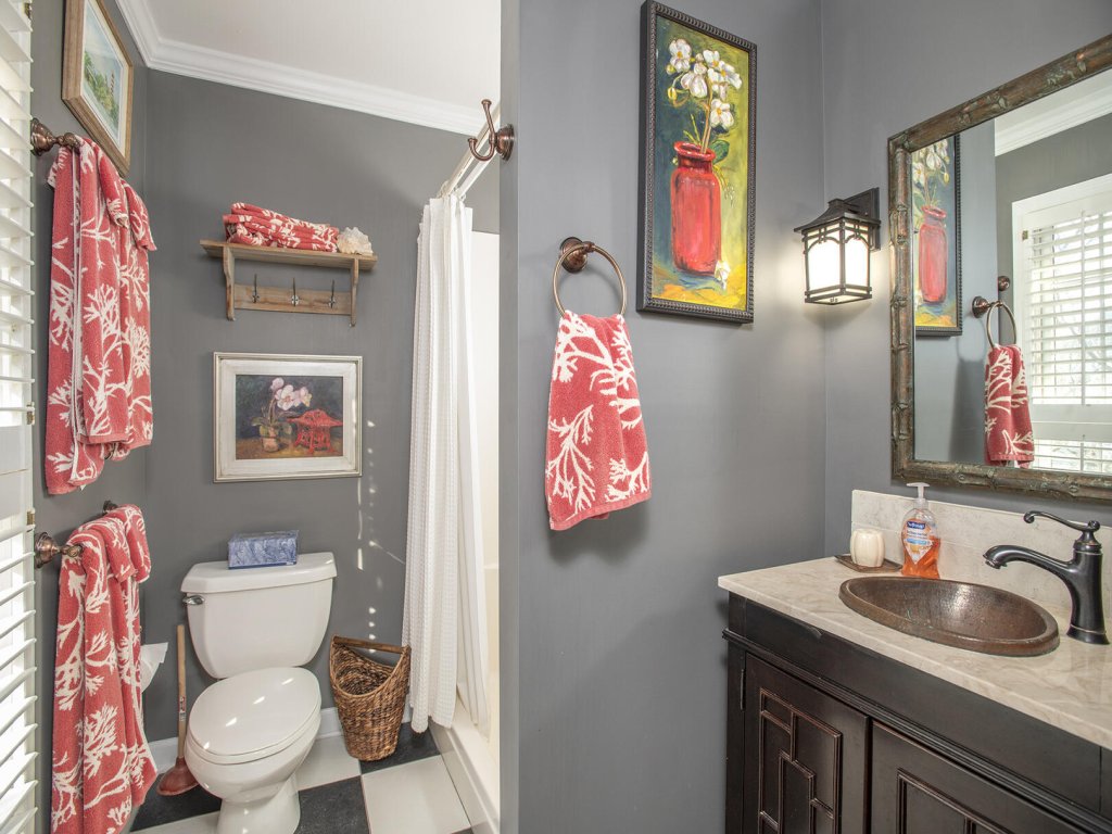 Coastal Casa Vacation Rental in North Carolina - RedAwning