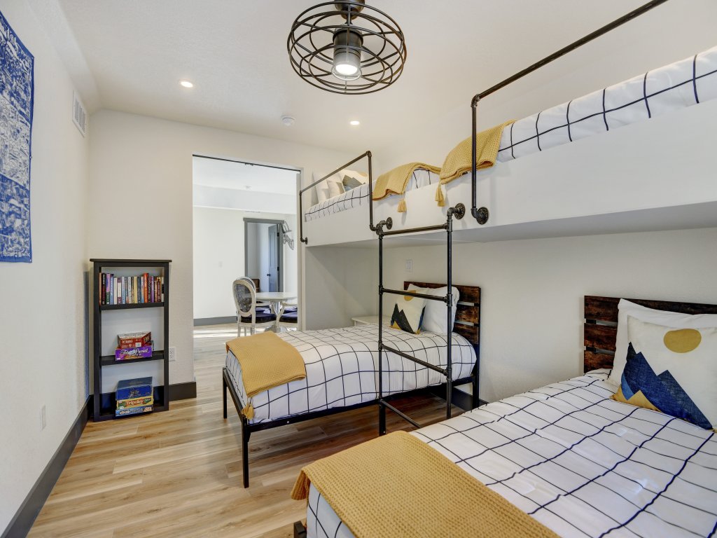 Silver Lining Circle Vacation Rental in Fraser - RedAwning