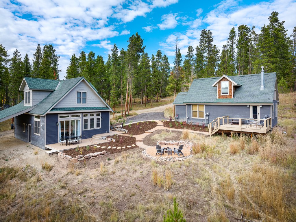 Silver Lining Circle Vacation Rental in Fraser - RedAwning