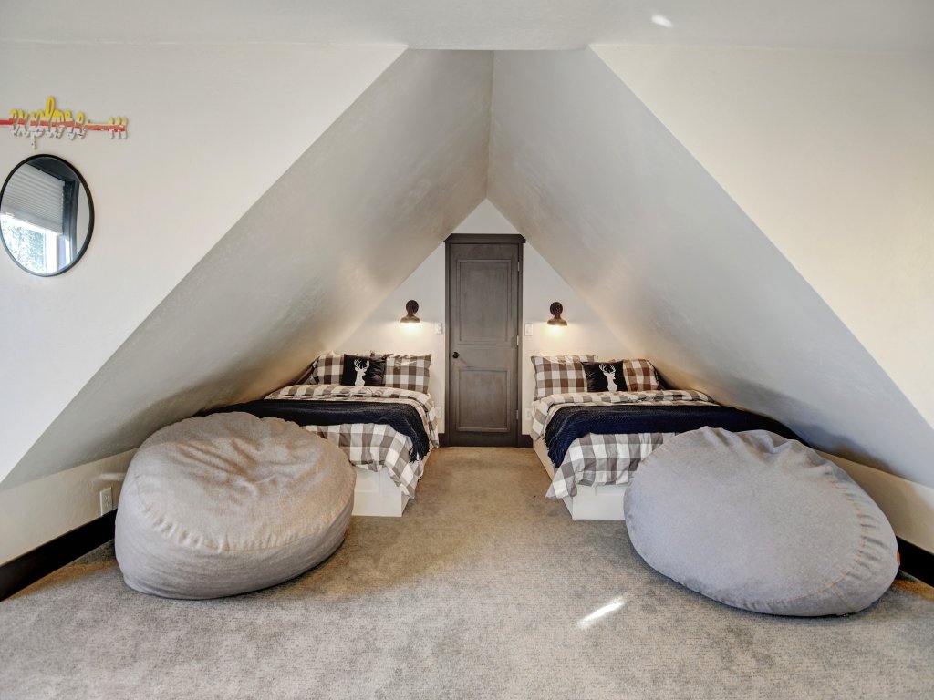 Silver Lining Circle Vacation Rental in Fraser - RedAwning