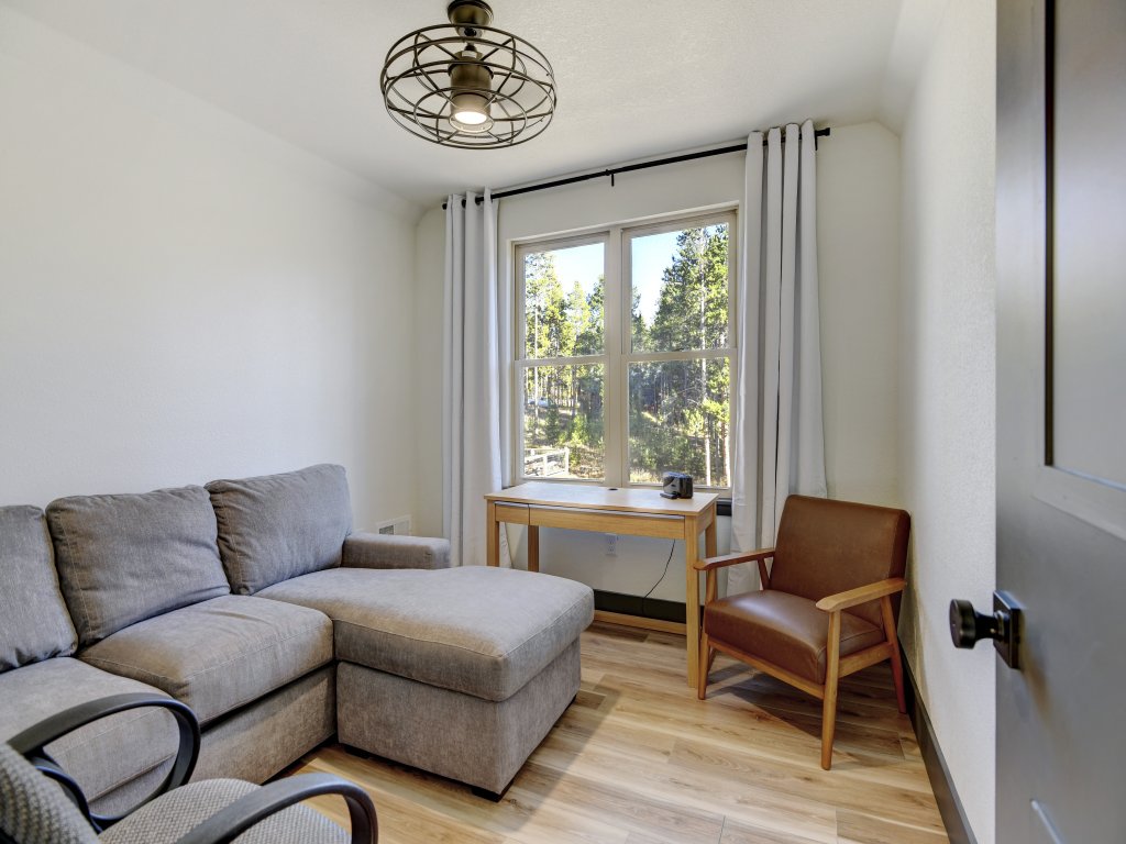 Silver Lining Circle Vacation Rental in Fraser - RedAwning