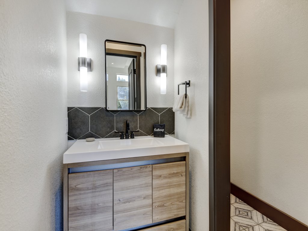 Silver Lining Circle Vacation Rental in Fraser - RedAwning
