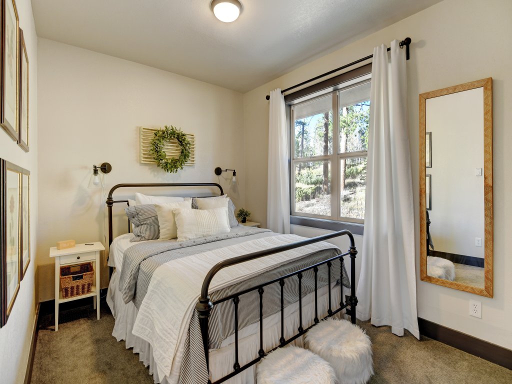 Silver Lining Circle Vacation Rental in Fraser - RedAwning