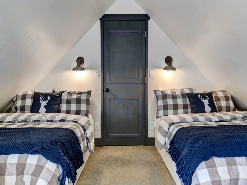 Silver Lining Circle Vacation Rental in Fraser - RedAwning