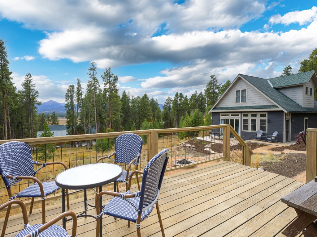 Silver Lining Circle Vacation Rental in Fraser - RedAwning