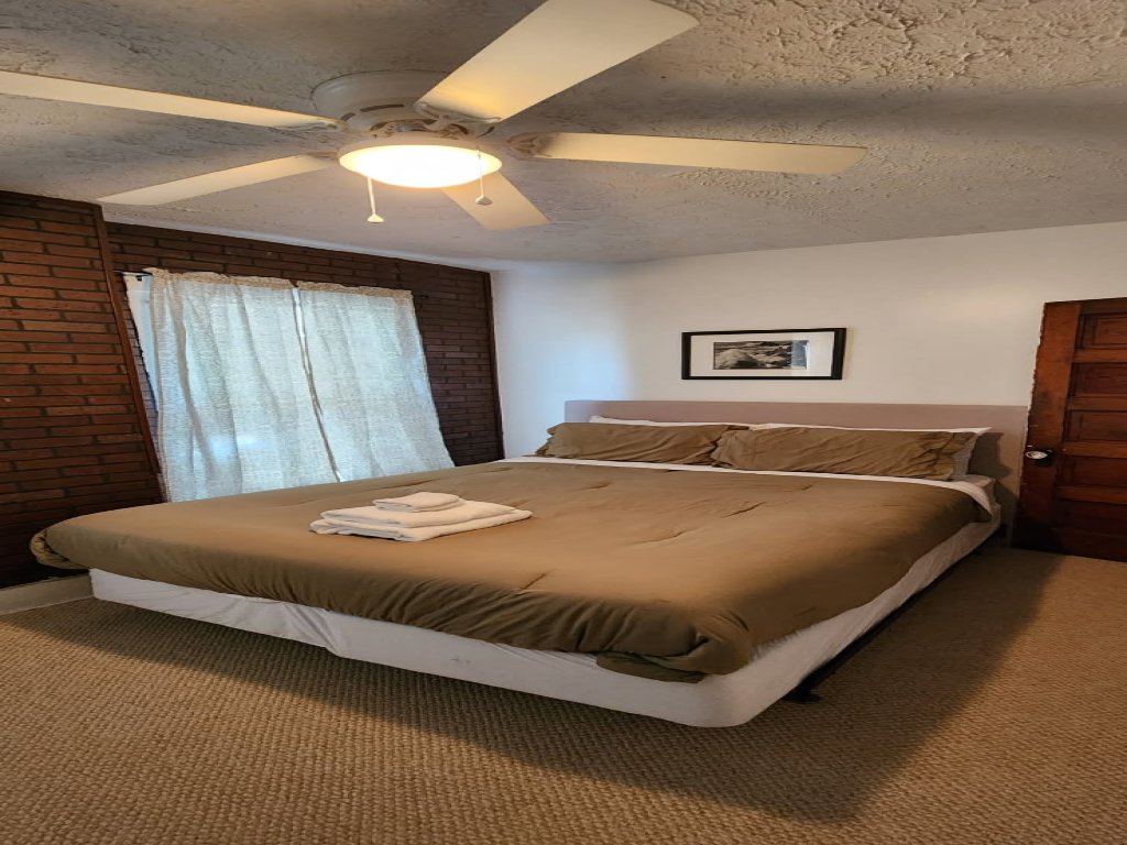 Modern Home, 8 Min to Airport and 5 Min to OSU Vacation Rental in Ohio - RedAwning