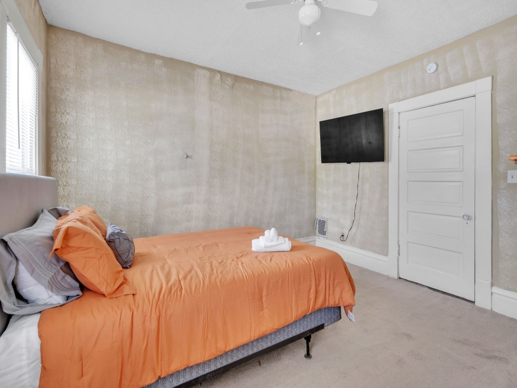 Modern Home, 8 Min to Airport and 5 Min to OSU Vacation Rental in Ohio - RedAwning