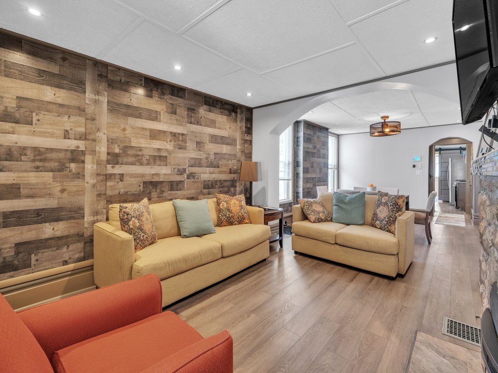 Modern Home, 8 Min to Airport and 5 Min to OSU Vacation Rental in Ohio - RedAwning