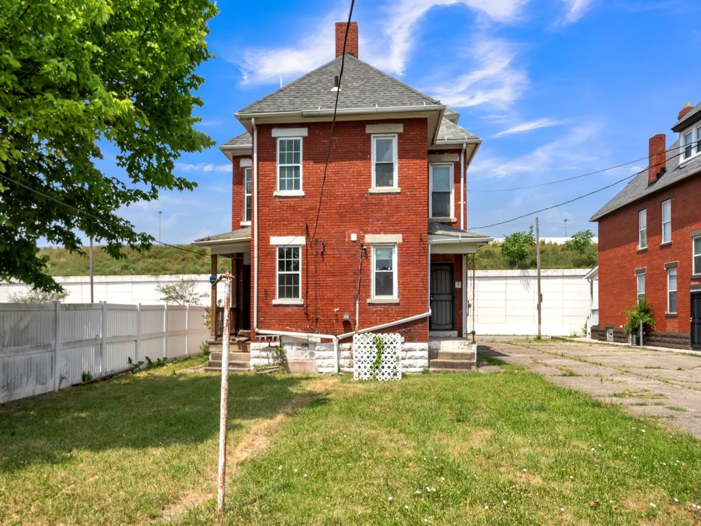 Modern Home, 8 Min to Airport and 5 Min to OSU Vacation Rental in Ohio - RedAwning