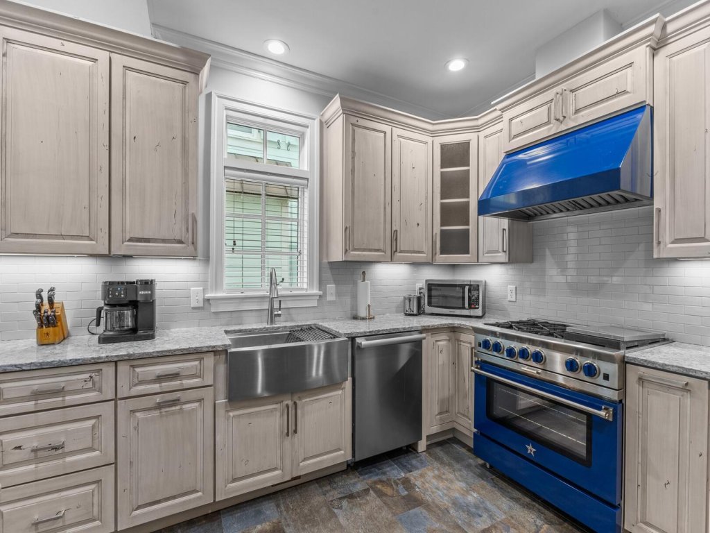 Posh Pelican Vacation Rental in North Carolina - RedAwning