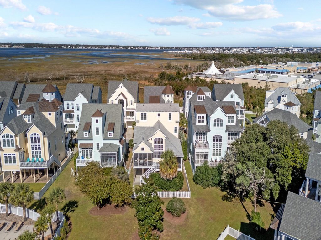 Posh Pelican Vacation Rental in North Carolina - RedAwning