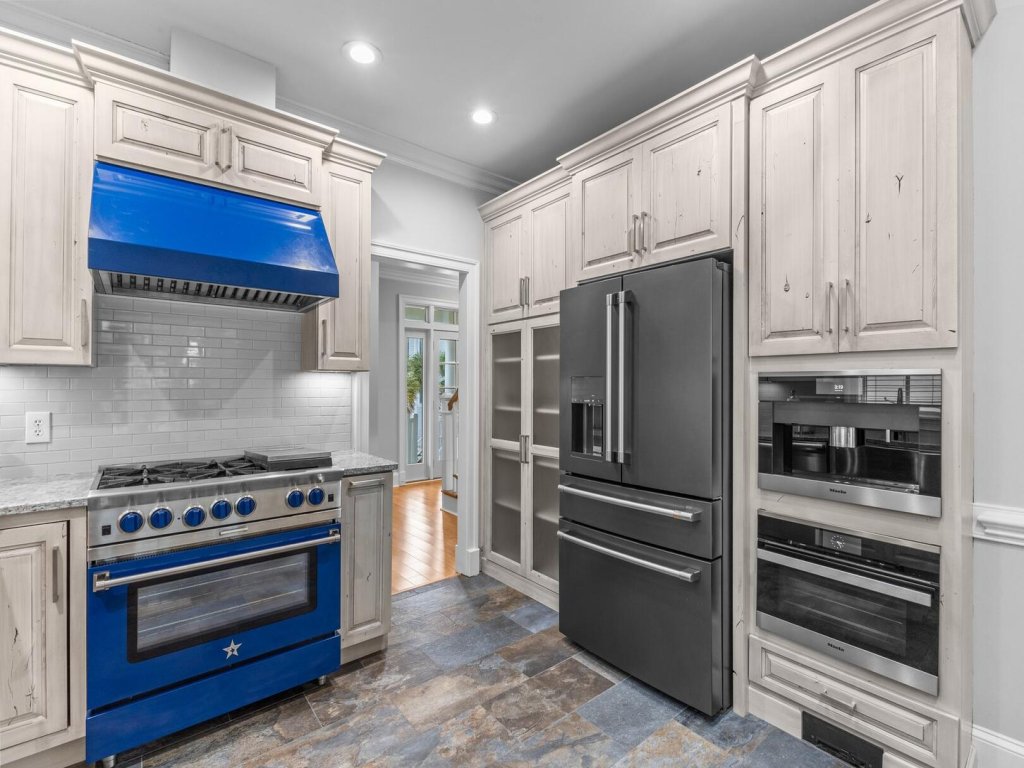 Posh Pelican Vacation Rental in North Carolina - RedAwning