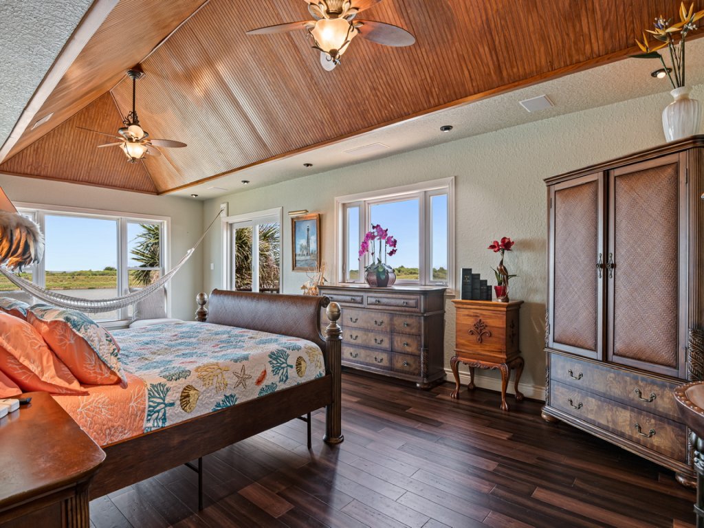 Crystal Beach Villa Vacation Rental in Texas - RedAwning