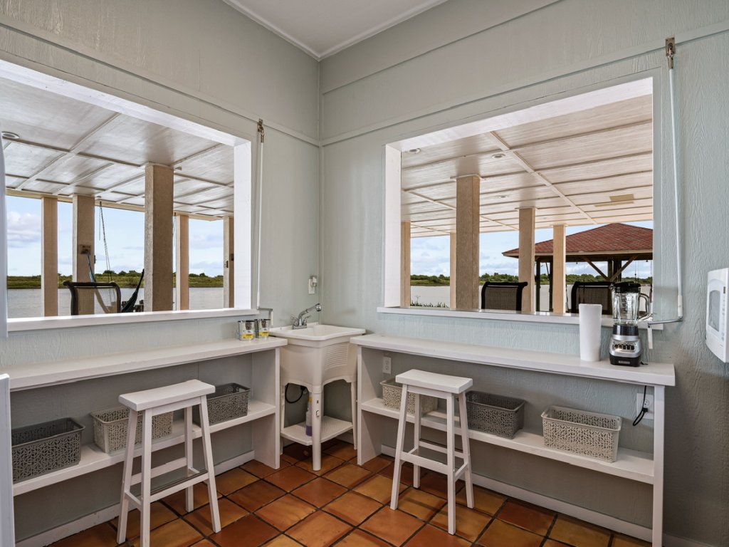 Crystal Beach Villa Vacation Rental in Texas - RedAwning