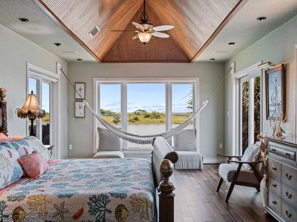 Crystal Beach Villa Vacation Rental in Texas - RedAwning