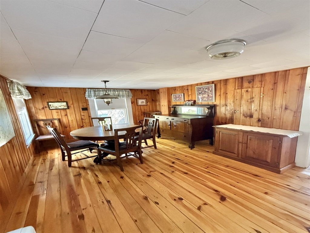 CAMP LINDY  LIMIT 7 Vacation Rental in Maine - RedAwning