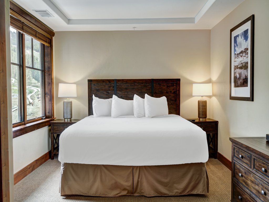 Luxury 4 Bedroom Condo on Peak 8 Vacation Rental in Breckenridge - RedAwning