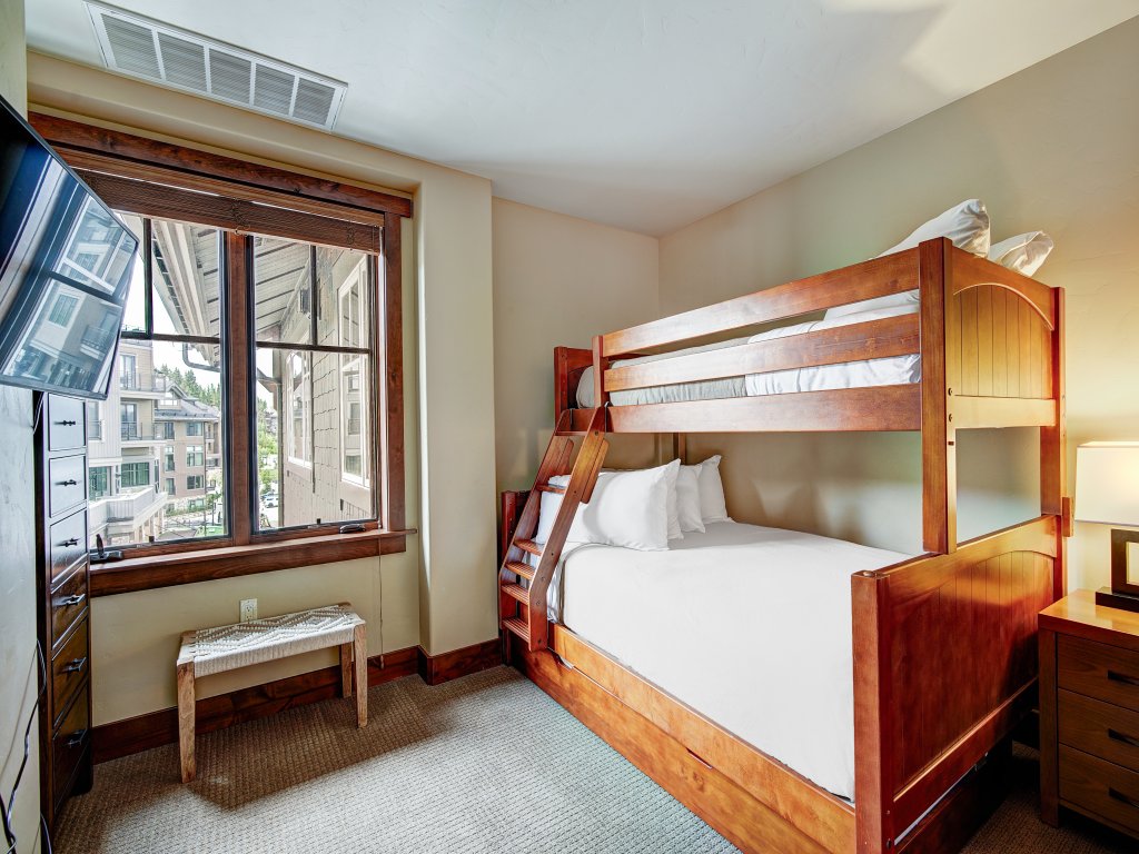 Luxury 4 Bedroom Condo on Peak 8 Vacation Rental in Breckenridge - RedAwning