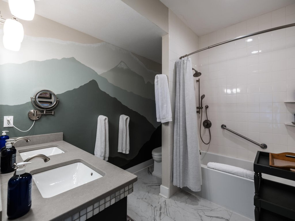 Saddle Ridge F5 Vacation Rental in Big Sky - RedAwning