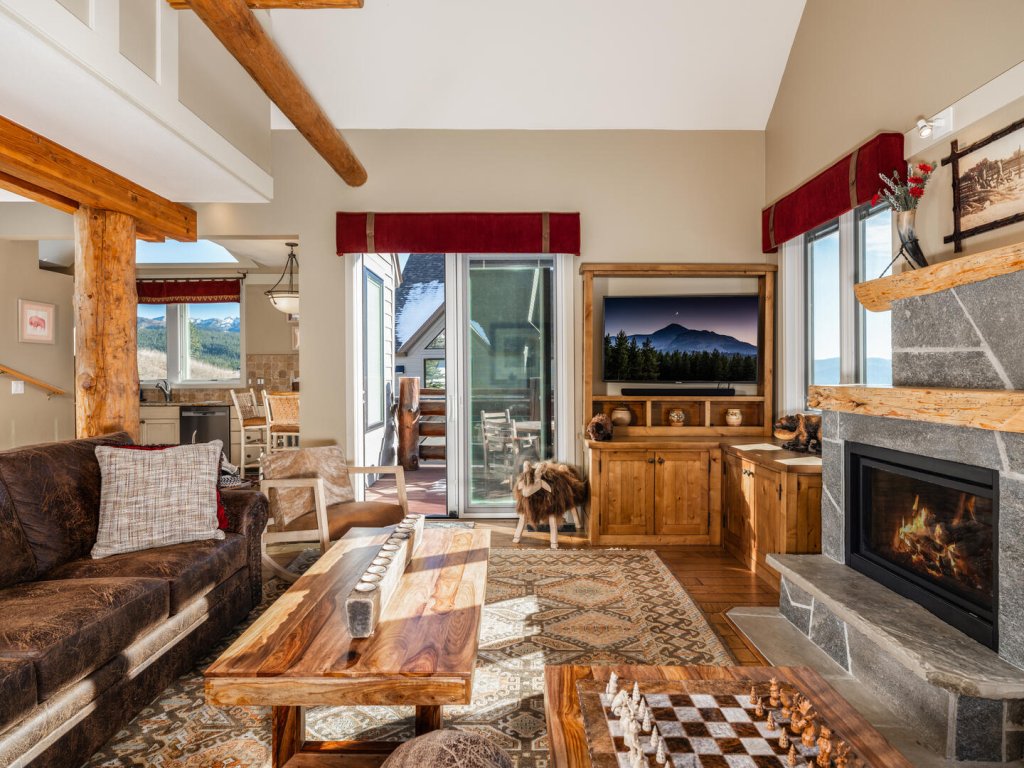 Saddle Ridge F5 Vacation Rental in Big Sky - RedAwning