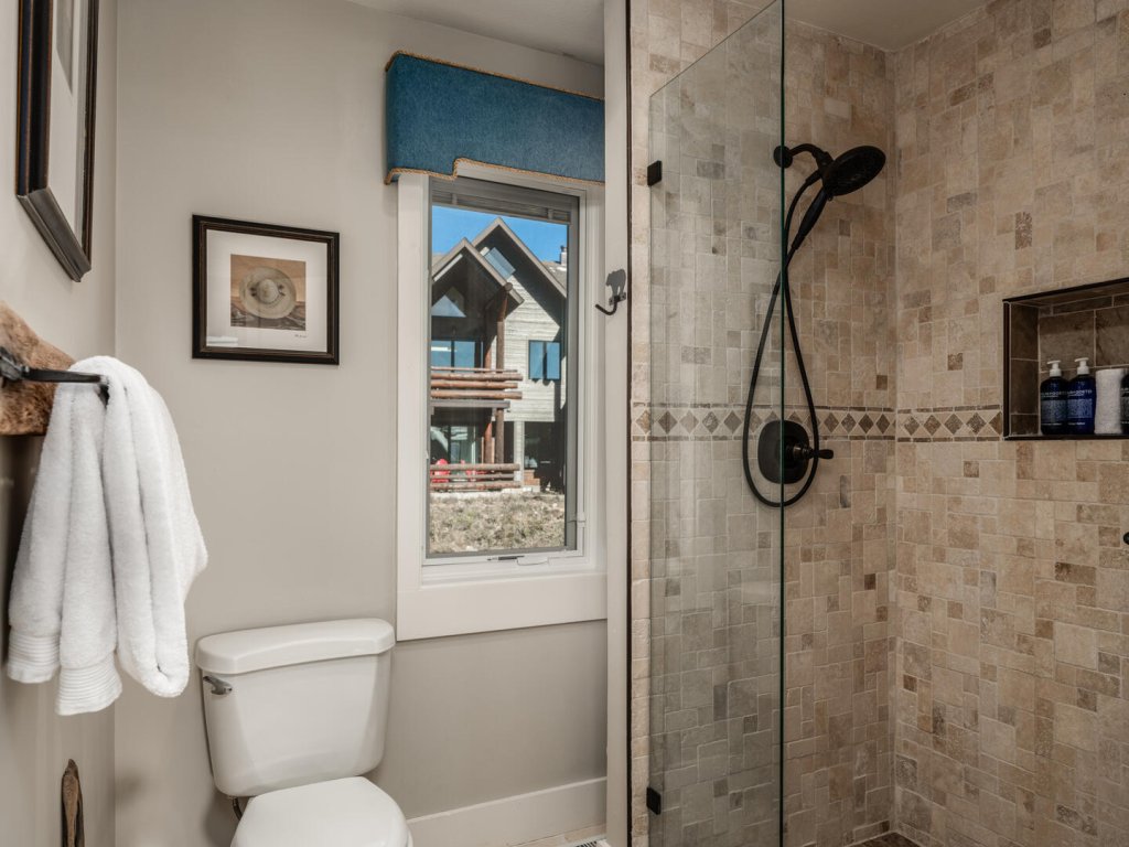 Saddle Ridge F5 Vacation Rental in Big Sky - RedAwning