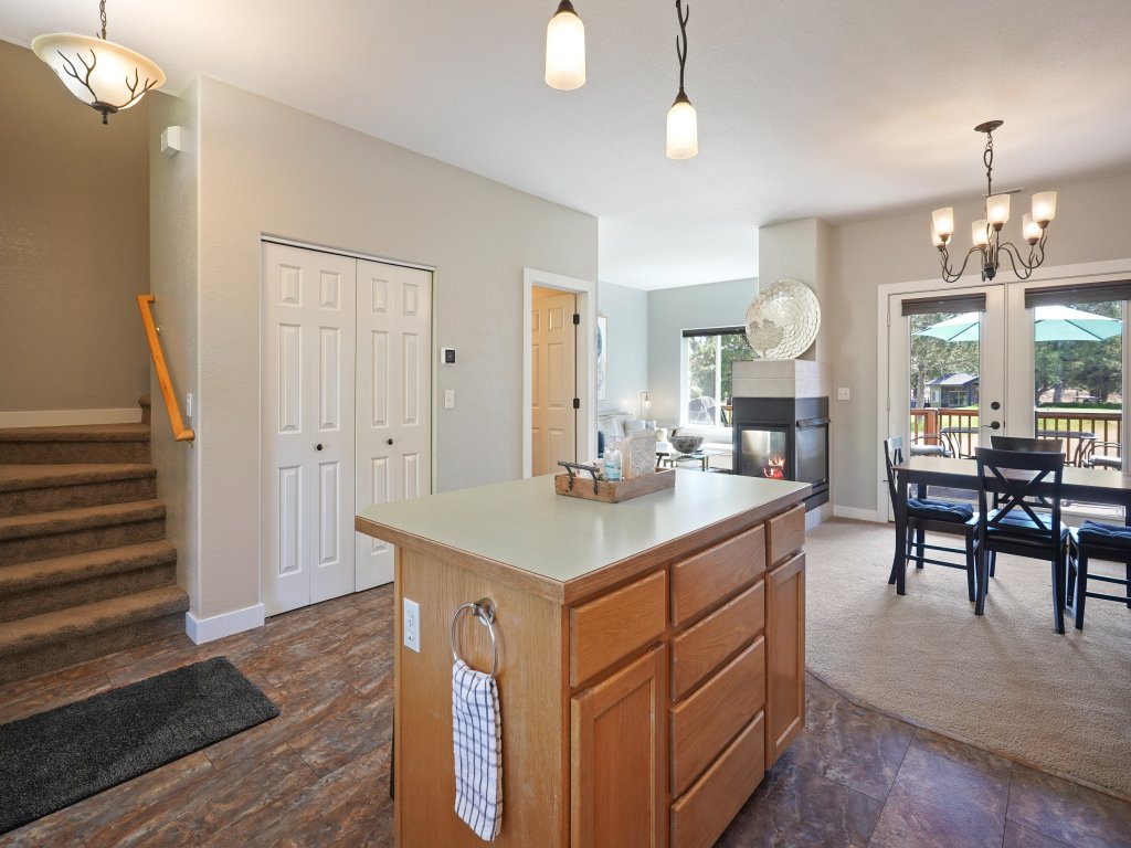 Present Pheasant Vacation Rental in Redmond - RedAwning