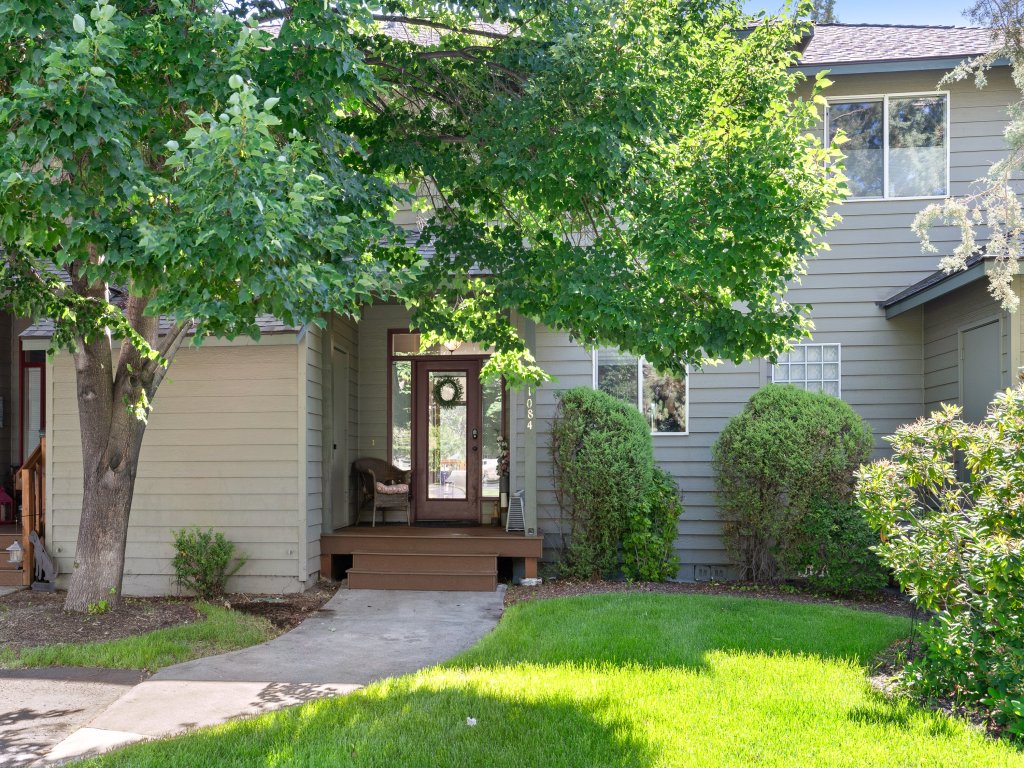 Present Pheasant Vacation Rental in Redmond - RedAwning
