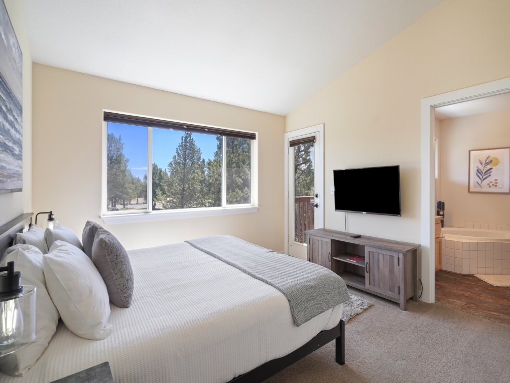 Present Pheasant Vacation Rental in Redmond - RedAwning
