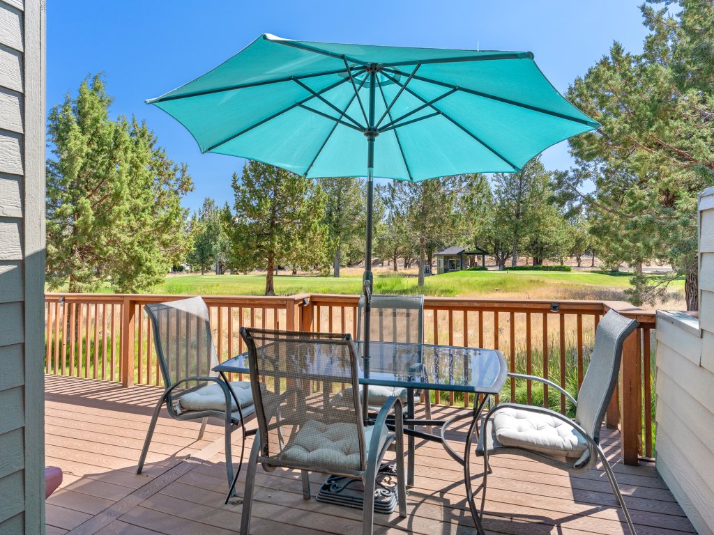 Present Pheasant Vacation Rental in Redmond - RedAwning