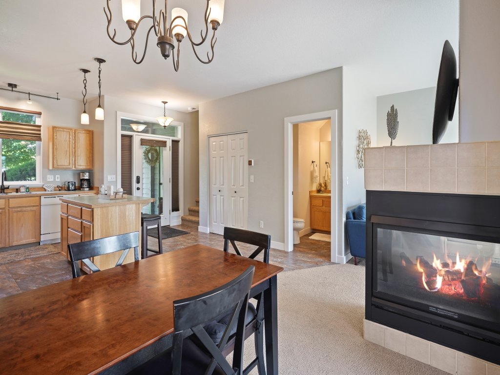 Present Pheasant Vacation Rental in Redmond - RedAwning
