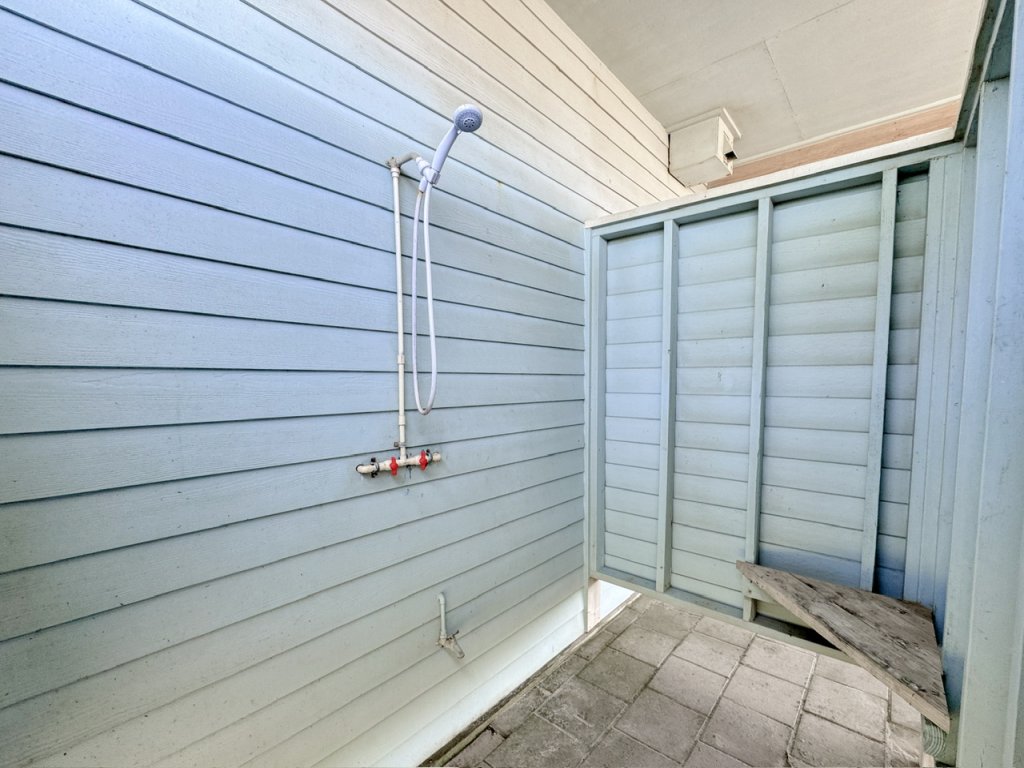 Sunburn Alley Vacation Rental in Texas - RedAwning