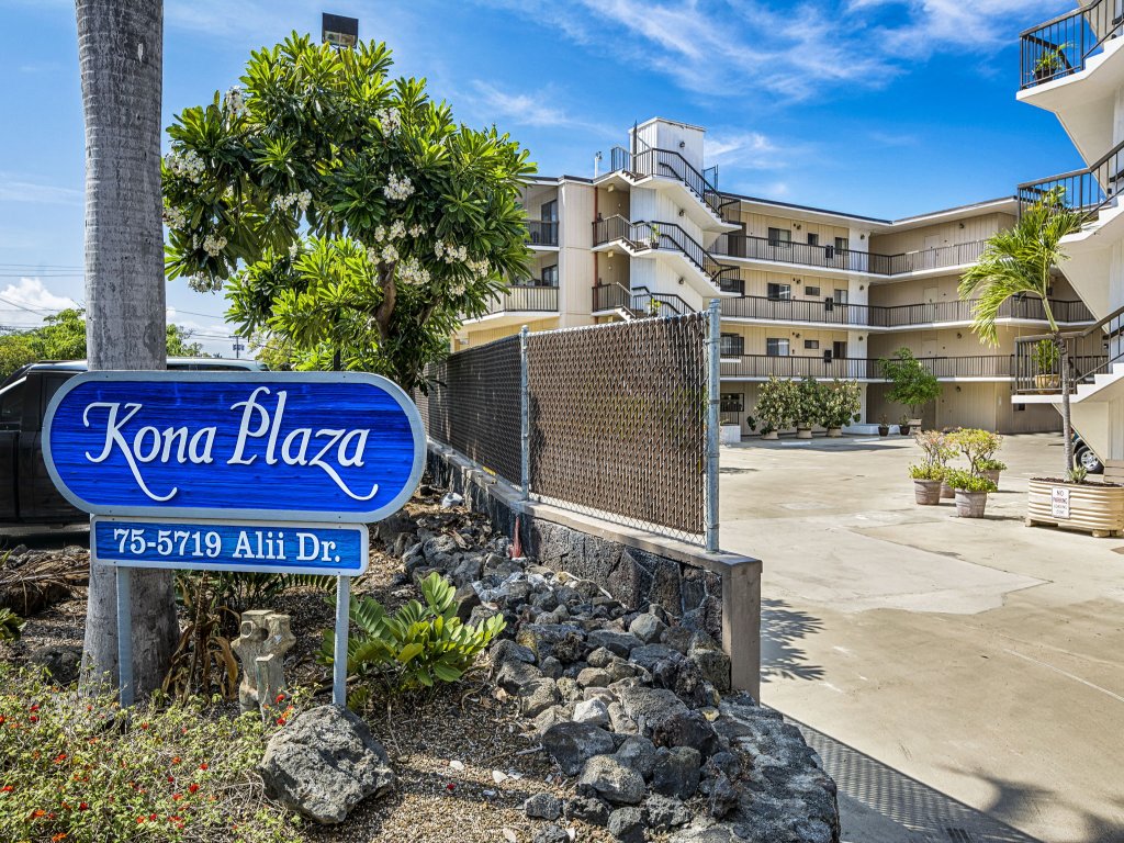 Kona Plaza#221 Vacation Rental in Kailua Kona - RedAwning