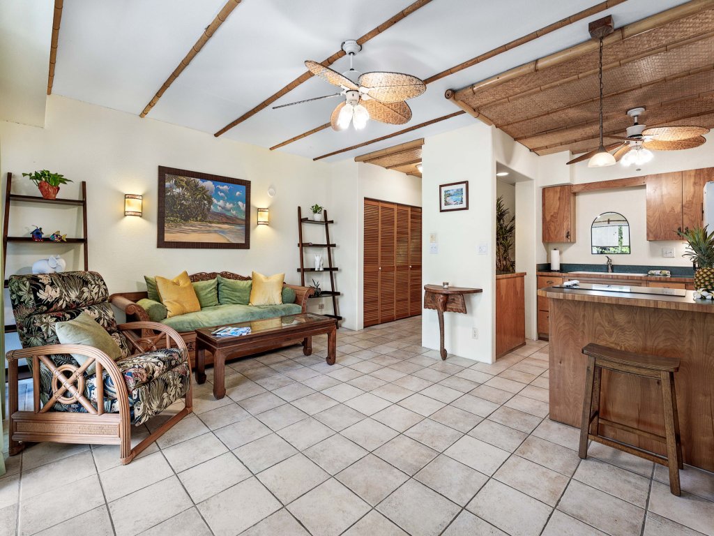 Kona Plaza#221 Vacation Rental in Kailua Kona - RedAwning
