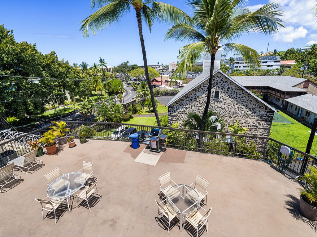 Kona Plaza#221 Vacation Rental in Kailua Kona - RedAwning