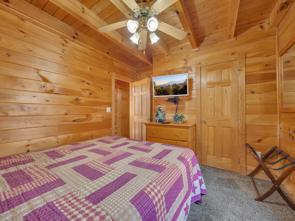 ER233 - Bear Creek Lodge Vacation Rental in Pigeon Forge - RedAwning