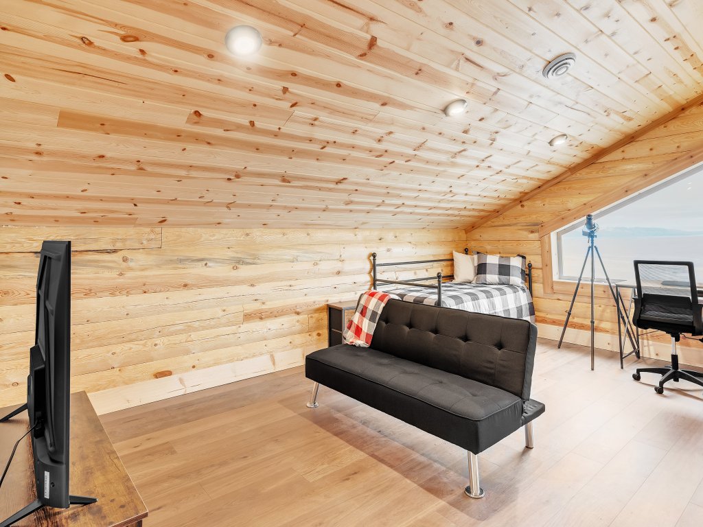 Mountain Cabin Near Trails, Skiing & Yellowstone Vacation Rental in Montana - RedAwning