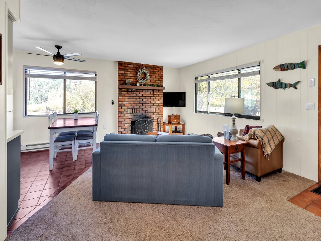 Cozy Cabin Retreat with Scenic Views Vacation Rental in Arizona - RedAwning