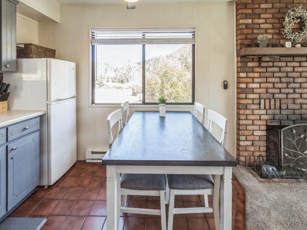 Cozy Cabin Retreat with Scenic Views Vacation Rental in Arizona - RedAwning